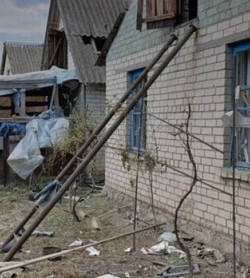 Унаслідок обстрілу окупантами Зеленівки поранено жінку. ФОТОрепортаж
