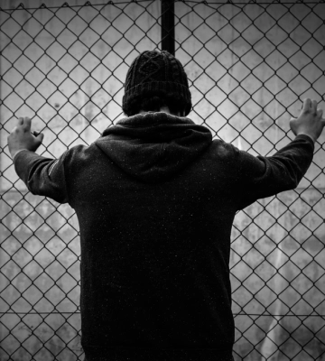 Засудили франківця, який розкладав психотропи серед жилових будинків