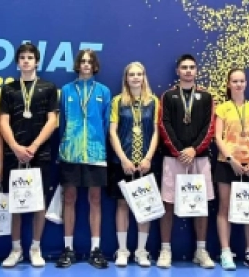 Миколаївські спортсмени здобули нагороди на чемпіонаті України з бадмінтону
