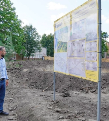У Сумах на території однієї зі шкіл будують укриття на 500 людей