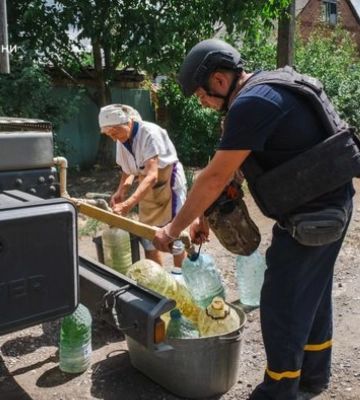 До прифронтової Донеччини підвезли понад 70 000 літрів води