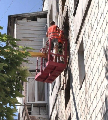Як відновлюють будинки, що постраждали під час масованої дронової атаки по Ізмаїлу 24 липня 