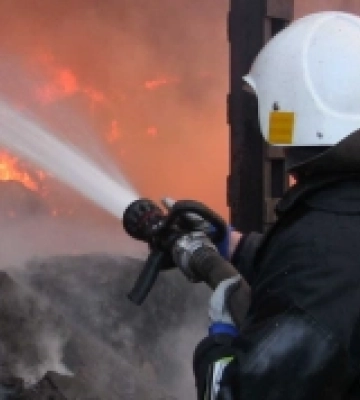 Через російські обстріли в Херсоні сталася масштабна пожежа