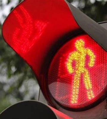 На одній із вулиць Рівного розпочали підготовчі роботи з перенесення світлофорів