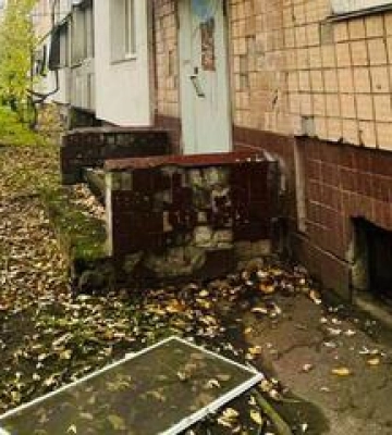 На Полтавщині з вікна будинку випав 5-річний хлопчик