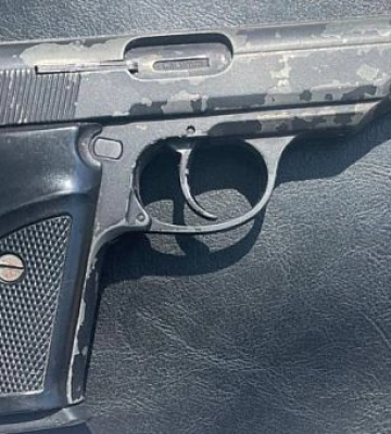 У Кривому Розі правоохоронці затримали підозрілого чоловіка з пістолетом