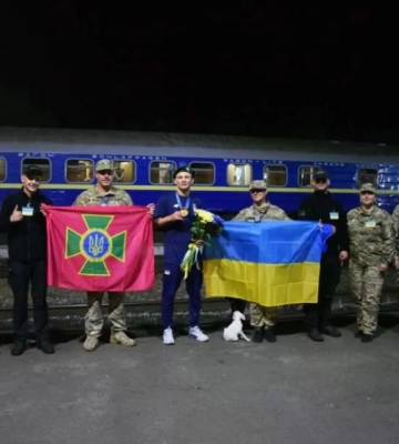 Волинські прикордонники зустріли на «Ягодині» олімпійського чемпіона Олександра Хижняка