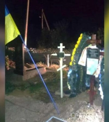 Двоє підлітків на Дніпропетровщині скоїли наругу над могилою військовослужбовця