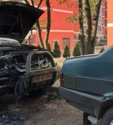 В ніч на 11 серпня у Дніпрі підпалили машину військового