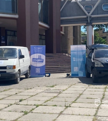 Молодь Дніпра передала Силам оборони автівки