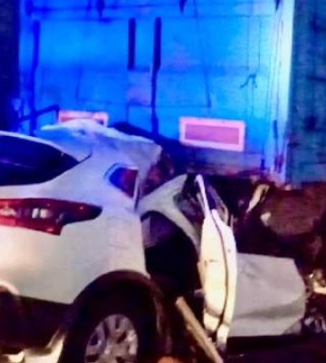 Погибли мама и дочь: в Одесской области легковушка врезалась в грузовик