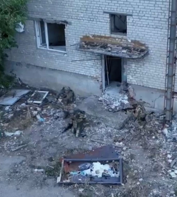 Десантники показали, как берут в плен российского оккупанта: видео
