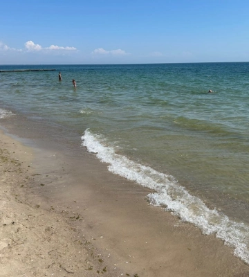 В Одесі вода біля пляжів покрилася маслянистими плями, – що кажуть екологи