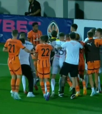ВИДЕО. После финального свистка в игре Полесье – Шахтер произошла потасовка