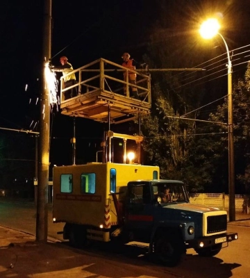 Поки рівняни спали, на одній з вулиць працювали монтери