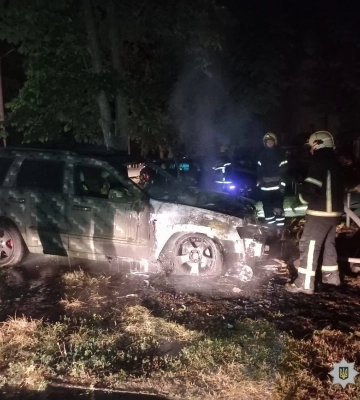 Поймали &quot;на горячем&quot;: в Харькове нарушители снимали поджог машины военного на камеру (видео)