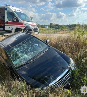 На Чигиринщині автомобіль з’їхав у кювет: на водія склали адмінпротокол