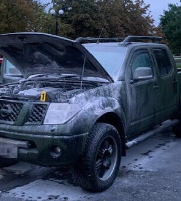 СБУ та Нацполіція викрили двох молодиків, які підпалювали позашляховики ЗСУ на Прикарпатті