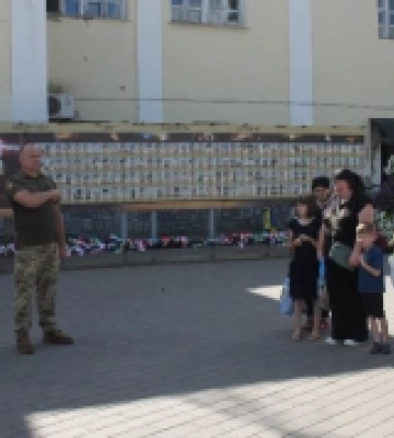 "Він пішов на своє перше завдання": у Луцьку попрощалися із 34-річним воїном Юрієм Кушніром