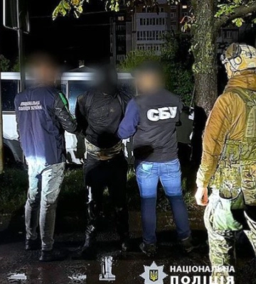 В Івано-Франківській області два родичі 15 і 18 років &quot;заробляли&quot; на спалюванні машин військових