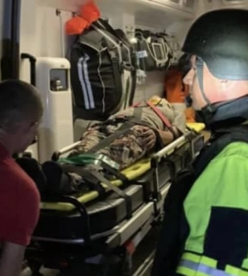 У Херсоні рятувальники допомогли транспортувати жінку, яка випала з вікна