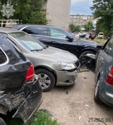 У Житомирі п'яний водій у дворі протаранив 5 автівок