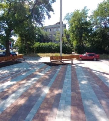 У Дніпрі з&#039;явилась нова зона відпочинку з найдовшою лавочкою