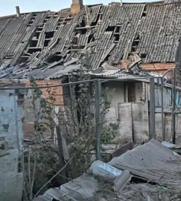 Окупанти майже 400 разів били по населених пунктах Запорізької області, на Дніпропетровщині вкотре обстріляли Нікопольський та Криворізький райони. ФОТОрепортаж