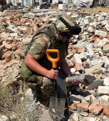 Вибухотехніки з Кіровоградщини допомагають розміновувати Херсонщину