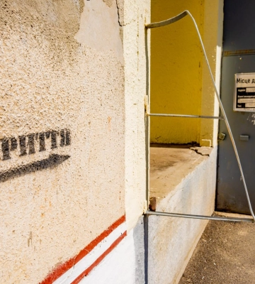 У Харкові крадій у військовій формі знімав лічильники у багатоповерхівках