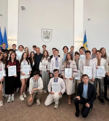 ЛМР преміювала 62 школярів-переможців олімпіад по 10 000. Перелік
