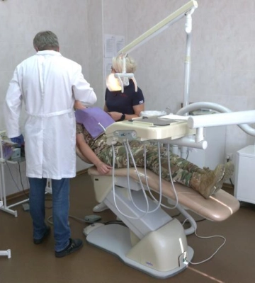 У Рівному військовослужбовці можуть отримати безкоштовні послуги лікування і зубопротезування (ВІДЕО)