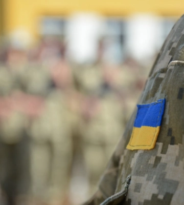 Повинен доглядати за хворою бабусею: на Львівщині військовий через суд зобов’язав частину звільнити його зі служби