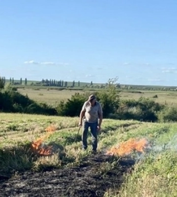 Рятувальники оштрафували пенсіонера, який підпалив поле під Луцьком 