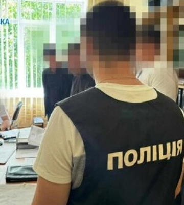 800 долларов за поступление на обучение и отсрочку от мобилизации: во Франковске задержали педагога за взятку у абитуриента