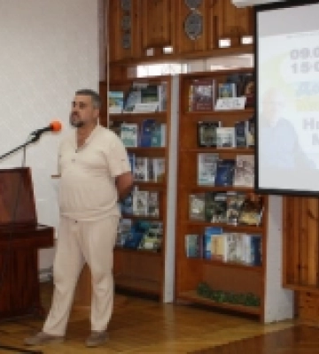 У Миколаєві презентували нову книгу українського письменника Віталія Рогожі