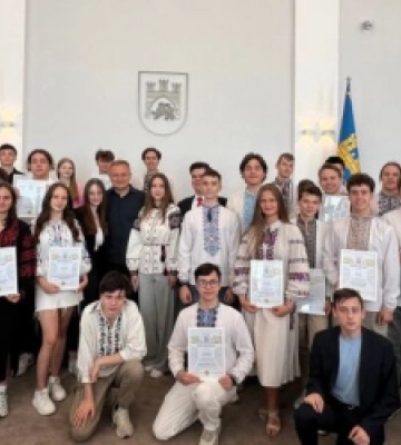 У Львові школярі-переможці всеукраїнських і міжнародних конкурсів отримали по 10 тис. грн
