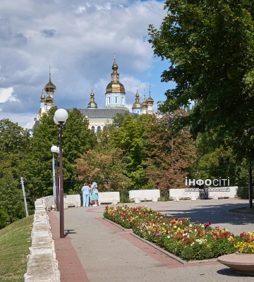У Харківській області &quot;впав&quot; пам&#039;ятник радянському генералу: Мінкульт понад рік мовчить