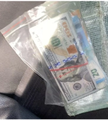 Чоловік намагався вивезти із України значну суму грошей