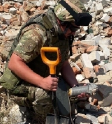 Вибухотехніки поліції Кіровоградщини знищили близько сотні вибухонебезпечних предметів на Херсонщині