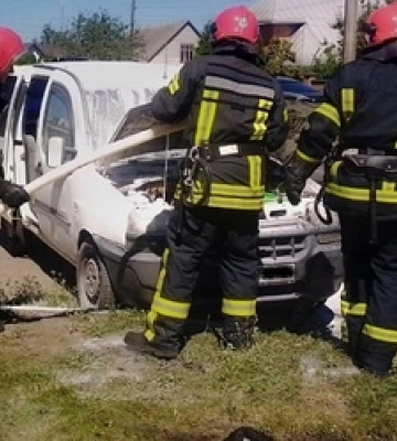 У Ковелі посеред дороги загорілася автівка 