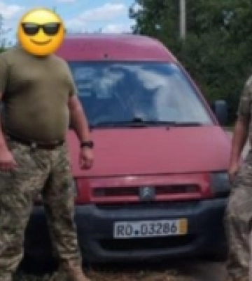 Сім'я з Рівненської громади передала авто воїнам на фронт