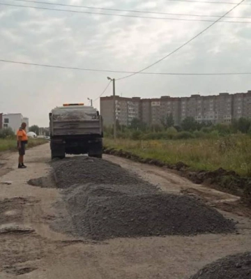 У Квасилові відремонтували вічно зруйновану дорогу