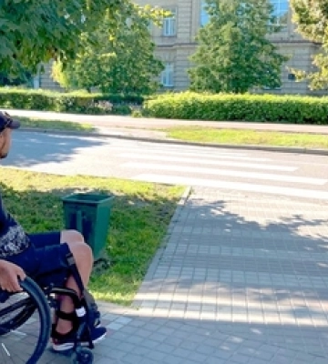 У Луцьку хочуть всюди облаштувати пандуси та понизити тротуари