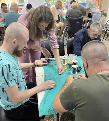 У Рівненському обласному госпіталі ветеранів війни проводять бурштинову арттерапію: в чому її суть