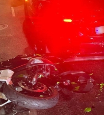 У Луцьку мотоциклістка в'їхала в мотоцикліста, який в'їхав в «Теслу» 
