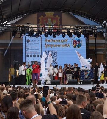 Фестиваль «Амбасадор Дитинства» в Луцьку побив рекорд відвідуваності, зібравши 16 тисяч глядачів