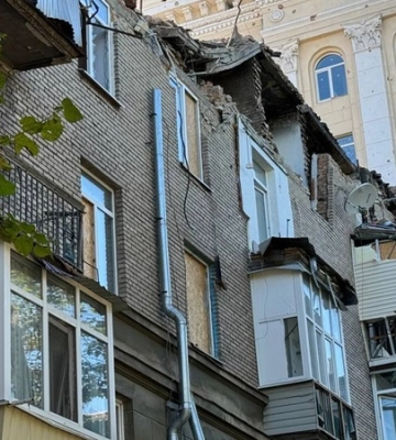 У житловому будинку на пл. Вокзальній, 1 у Дніпрі стартували підготовчі роботи з демонтажу пошкоджених через ворожий ракетний обстріл під’їздів
