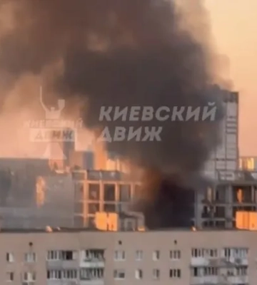 У Києві спалахнула пожежа біля Дарницького вокзалу - соцмережі