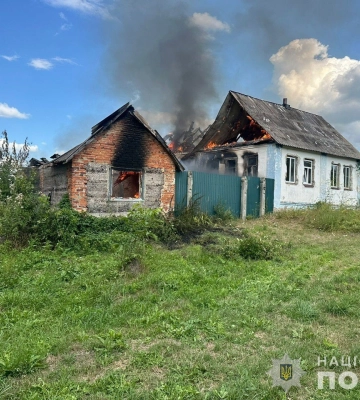 Двоє поранених, пошкоджені будинки та об’єкт критичної інфраструктури: поліцейські Сумщини документують нові злочини росії